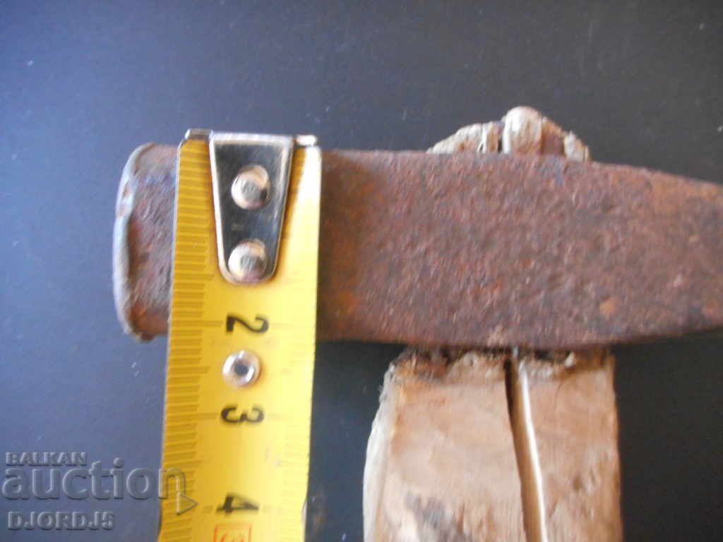 Auction  An old hammer