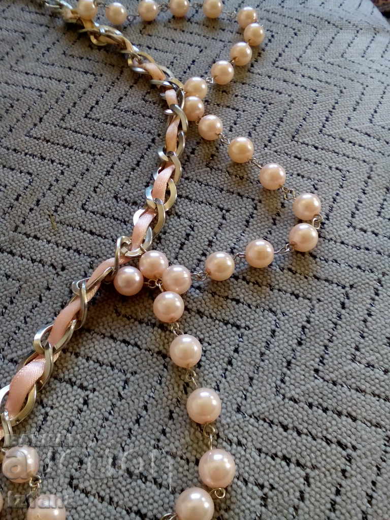 Old necklace, necklace with price 10.00 BGN | € 5.11 Old necklace, necklace with price 10.00 BGN | € 5.11