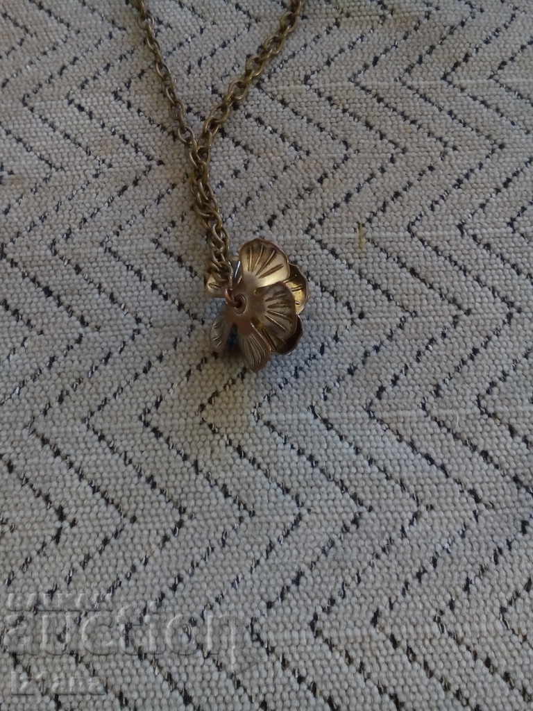 Delivery of An old necklace, a necklace, a necklace Delivery of An old necklace, a necklace, a necklace