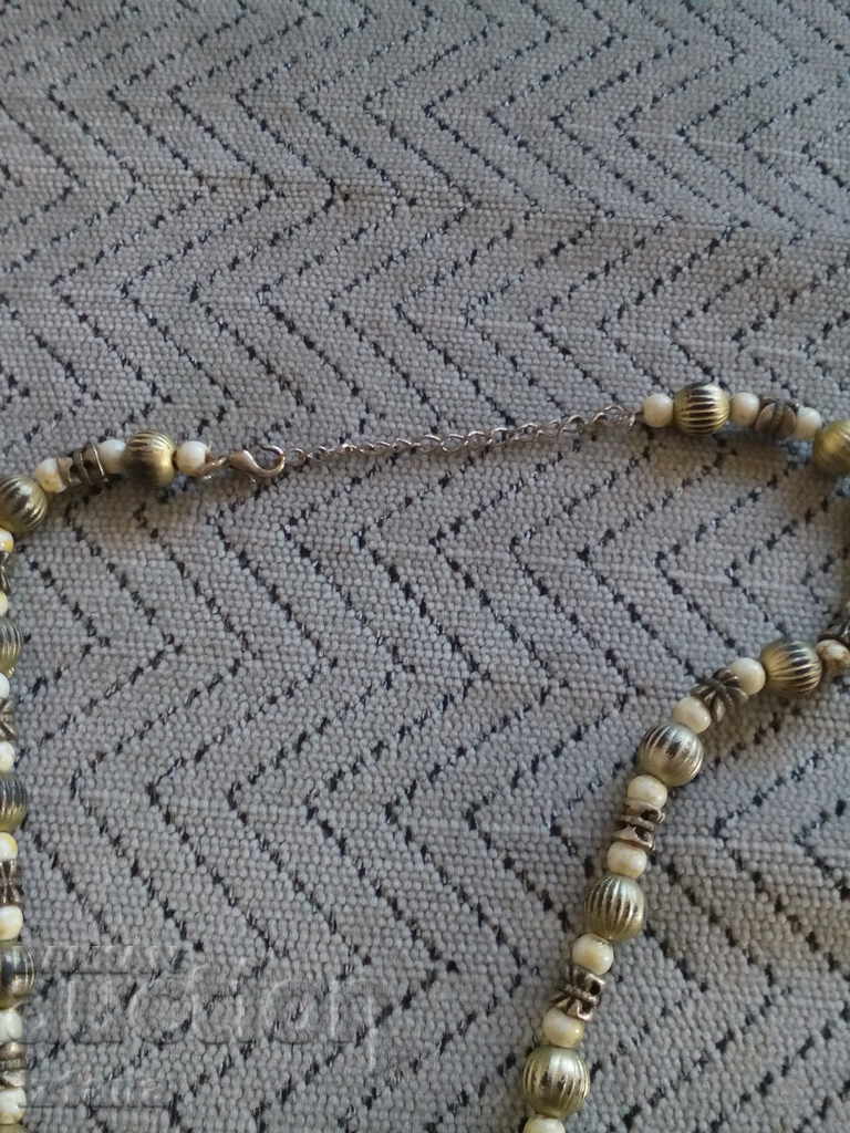 Licitație Un colier vechi, un colier, un colier