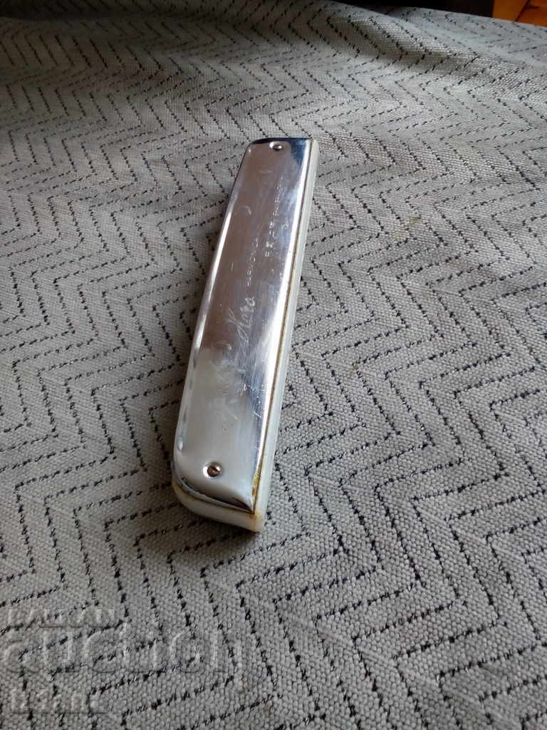 Old harmonica HERO with price 15.00 BGN | € 7.67 Old harmonica HERO with price 15.00 BGN | € 7.67