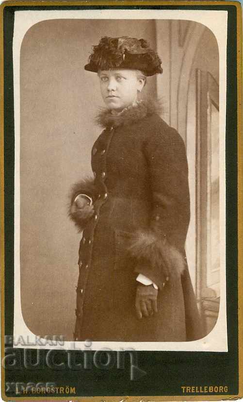 OLD PHOTOGRAPH - CARDBOARD - M0493 OLD PHOTOGRAPH - CARDBOARD - M0493