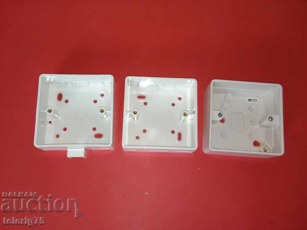 English Square Standard Consoles Metal and Plastic - 5