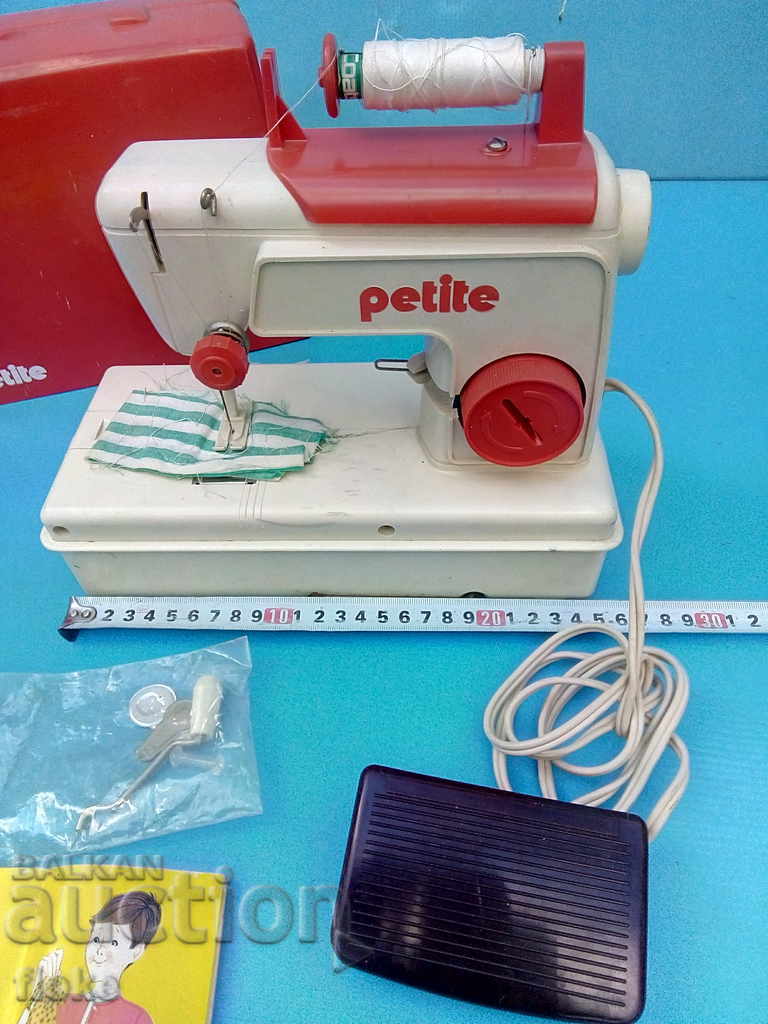 Ραπτομηχανή-παιδί με τιμή 26.00 BGN | € 13.29 Ραπτομηχανή-παιδί με τιμή 26.00 BGN | € 13.29