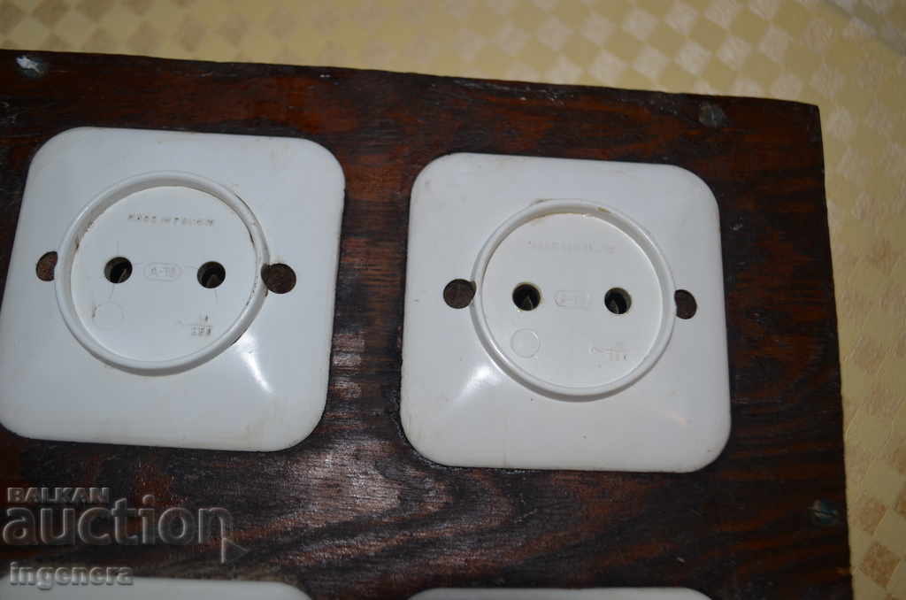 Auction RETRO OLD EL. CONTACTS AND KEYS Auction RETRO OLD EL. CONTACTS AND KEYS