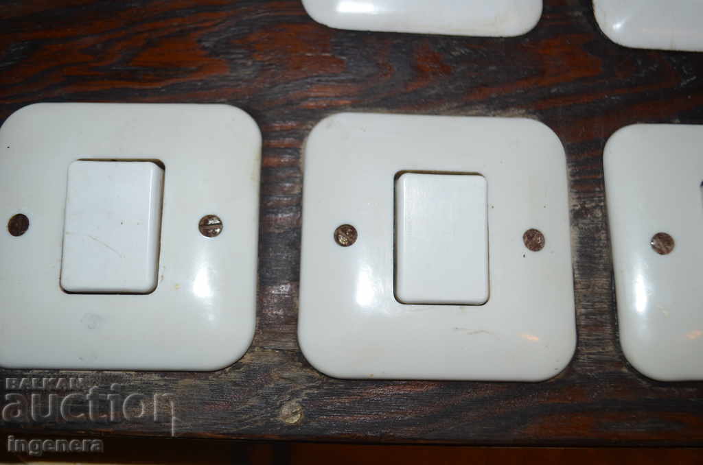 Delivery of RETRO OLD EL. CONTACTS AND KEYS Delivery of RETRO OLD EL. CONTACTS AND KEYS