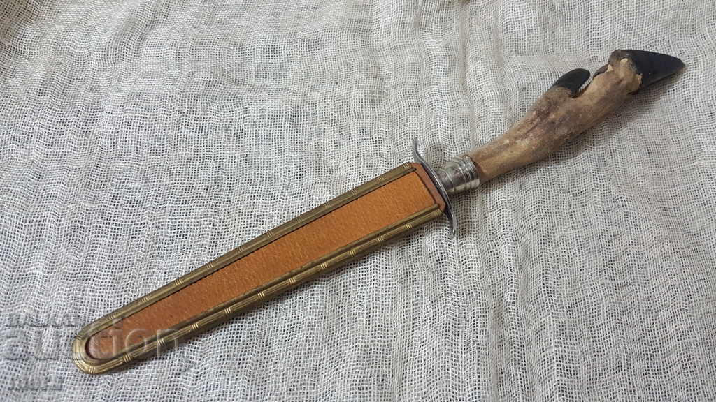 Un pumnal străvechi cu preț 70.00 BGN | € 35.79 Un pumnal străvechi cu preț 70.00 BGN | € 35.79