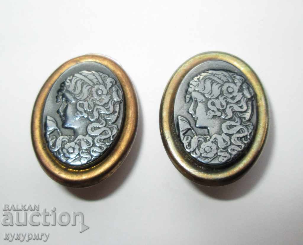 Όμορφα παλιά σκουλαρίκια με πέτρα πολύτιμου λίθου χαραγμένο πέτρα Αιματίτης