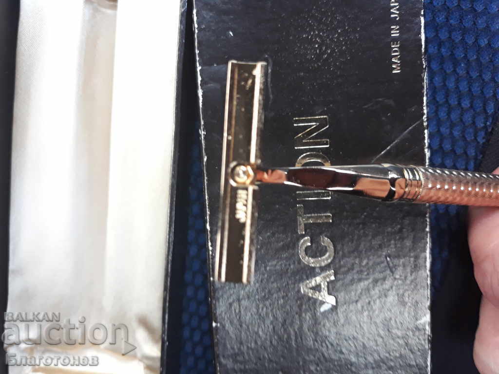 Japanese razor with price 40.00 BGN | € 20.45 Japanese razor with price 40.00 BGN | € 20.45