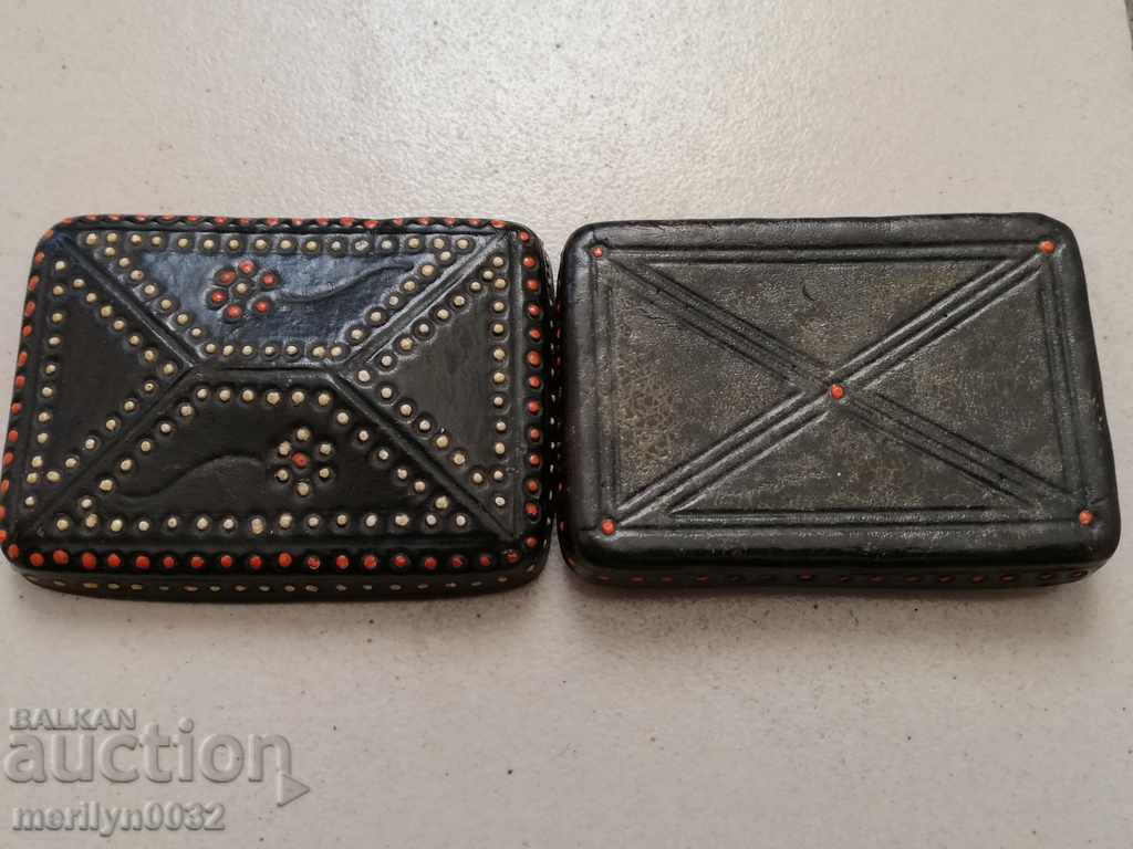 Auction Decorated Old leather case box Auction Decorated Old leather case box