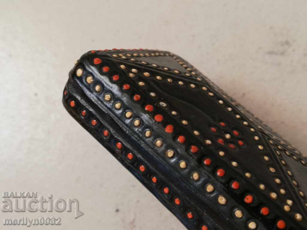 Delivery of Decorated Old leather case box Delivery of Decorated Old leather case box