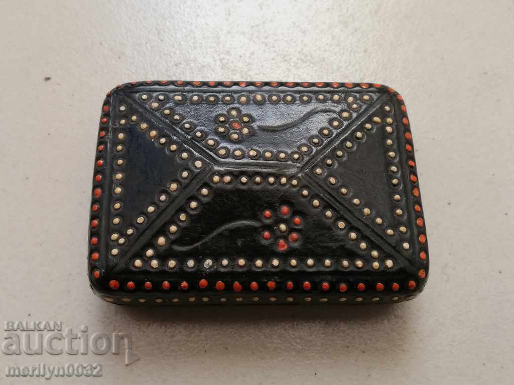 Decorated Old leather case box - 7 Decorated Old leather case box - 7