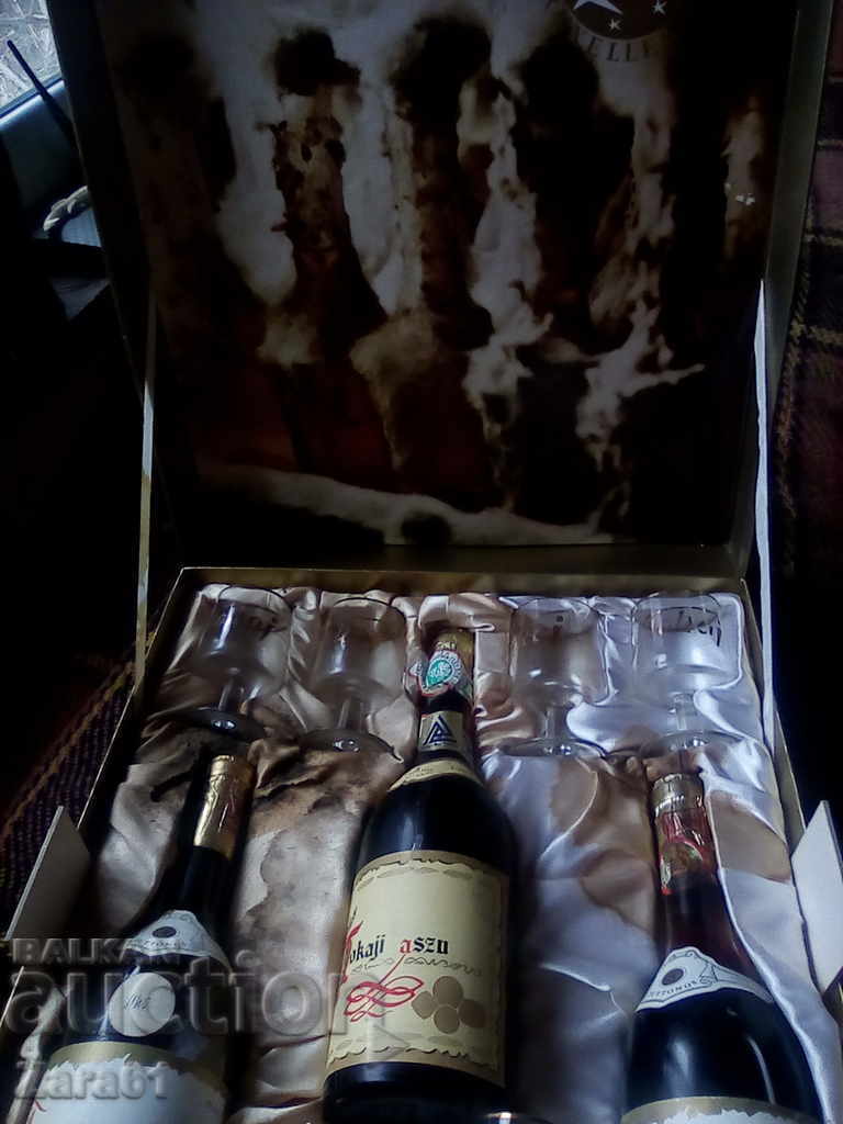 Παλιό συλλεκτικό κρασί με τιμή 300.00 BGN | € 153.39 Παλιό συλλεκτικό κρασί με τιμή 300.00 BGN | € 153.39