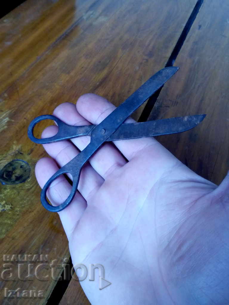 Delivery of Old scissors, scissors, scissors