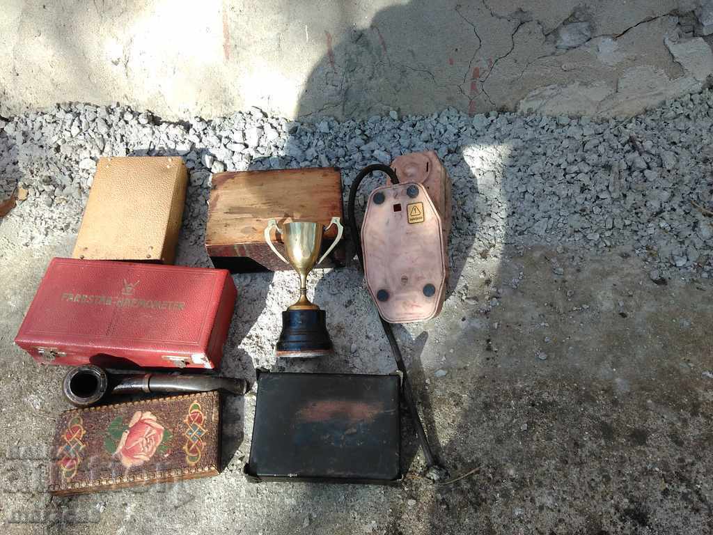 Auction Lot of old items Auction Lot of old items