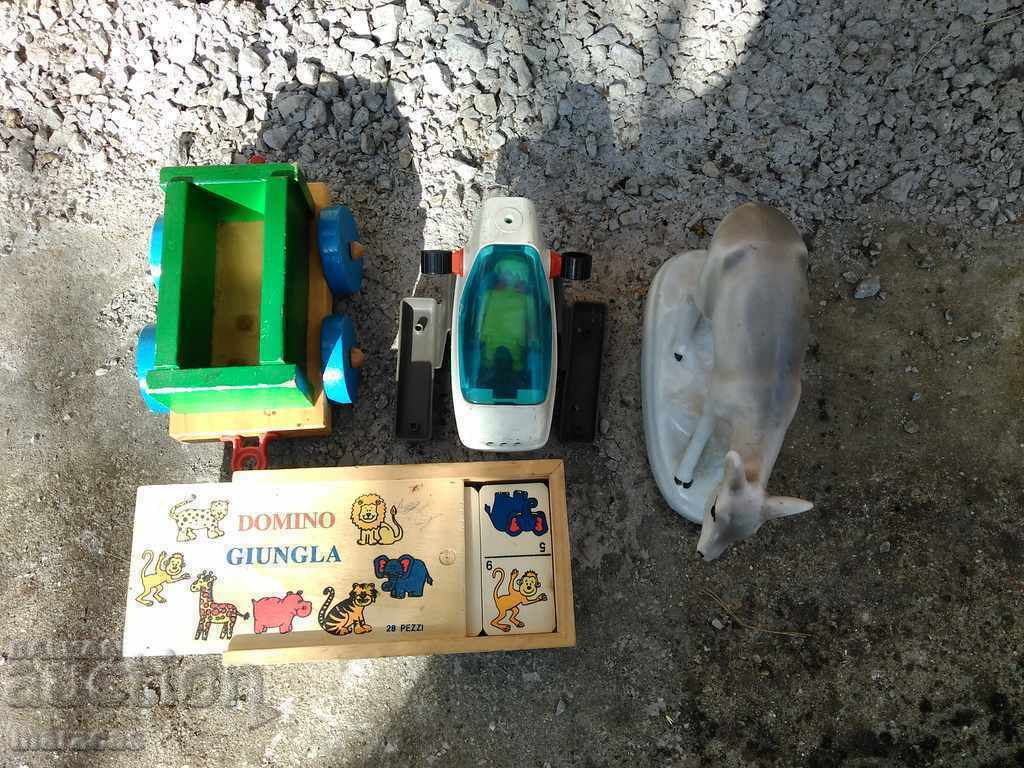 Old toys and aluminum panel_face Old toys and aluminum panel_face