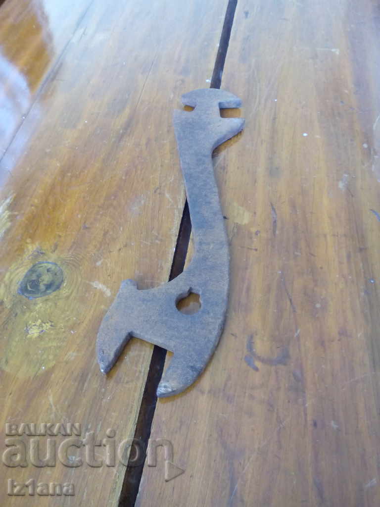 An old wrench with price 10.00 BGN | € 5.11