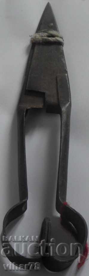 Auction OLD HANGER FOR SHEEPING SHEEP Auction OLD HANGER FOR SHEEPING SHEEP