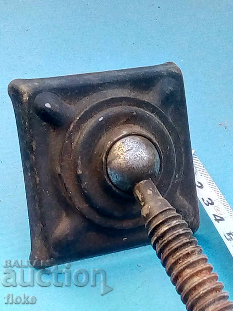 Delivery of A car-old cricket Delivery of A car-old cricket