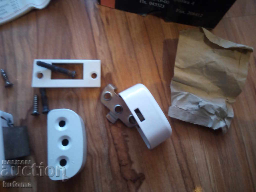 Delivery of An old locksmith Delivery of An old locksmith