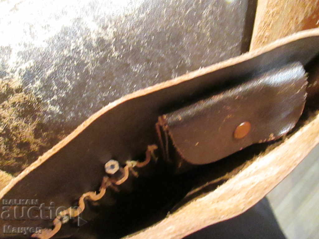 Auction I sell an old military officer's bag .RRRRRRRRRRRR Auction I sell an old military officer's bag .RRRRRRRRRRRR