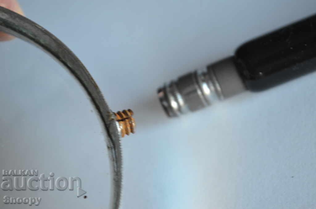 Стара лупа с метален пръстен и дръжка - 5 Стара лупа с метален пръстен и дръжка - 5