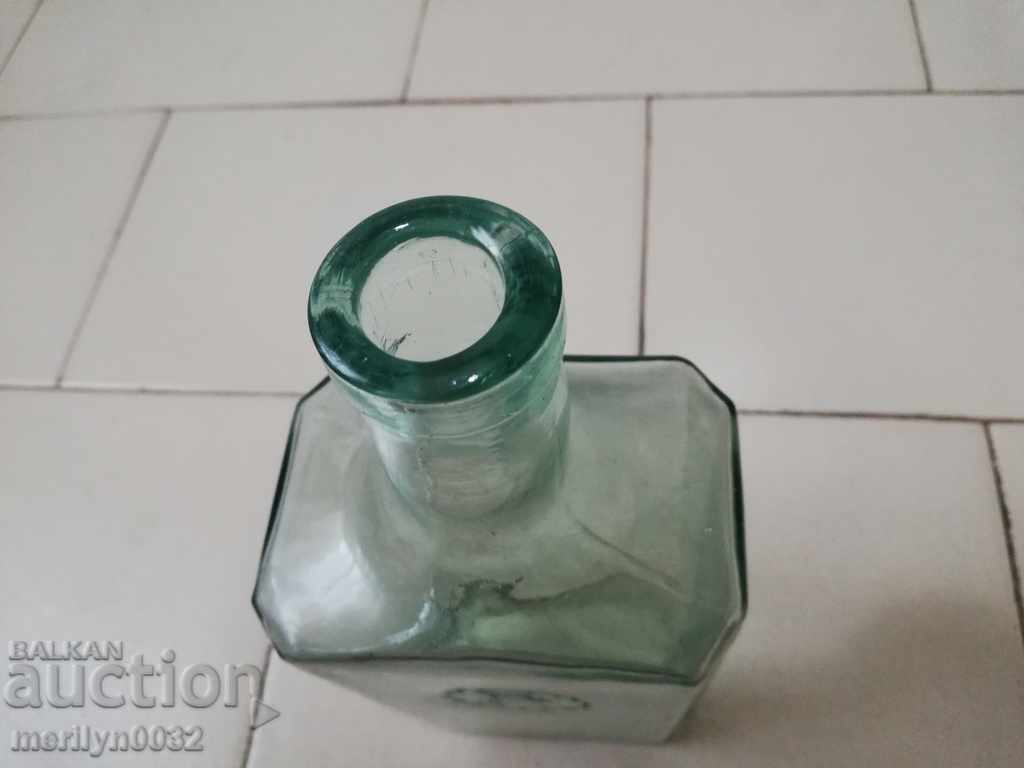 Auction An old bottle, a bottle, a glass, a tamarind, a jar Auction An old bottle, a bottle, a glass, a tamarind, a jar