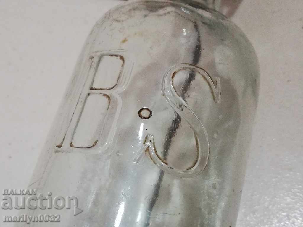 An old bottle of carbonated water bottle - 5 An old bottle of carbonated water bottle - 5