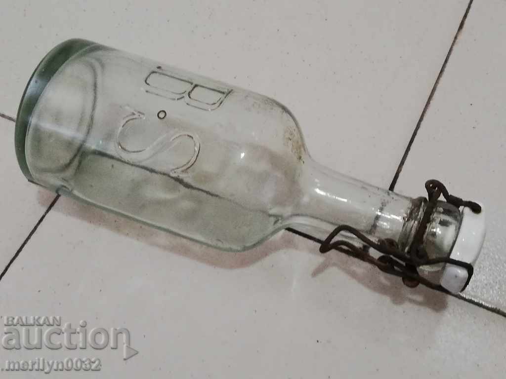 An old bottle of carbonated water bottle - 7 An old bottle of carbonated water bottle - 7