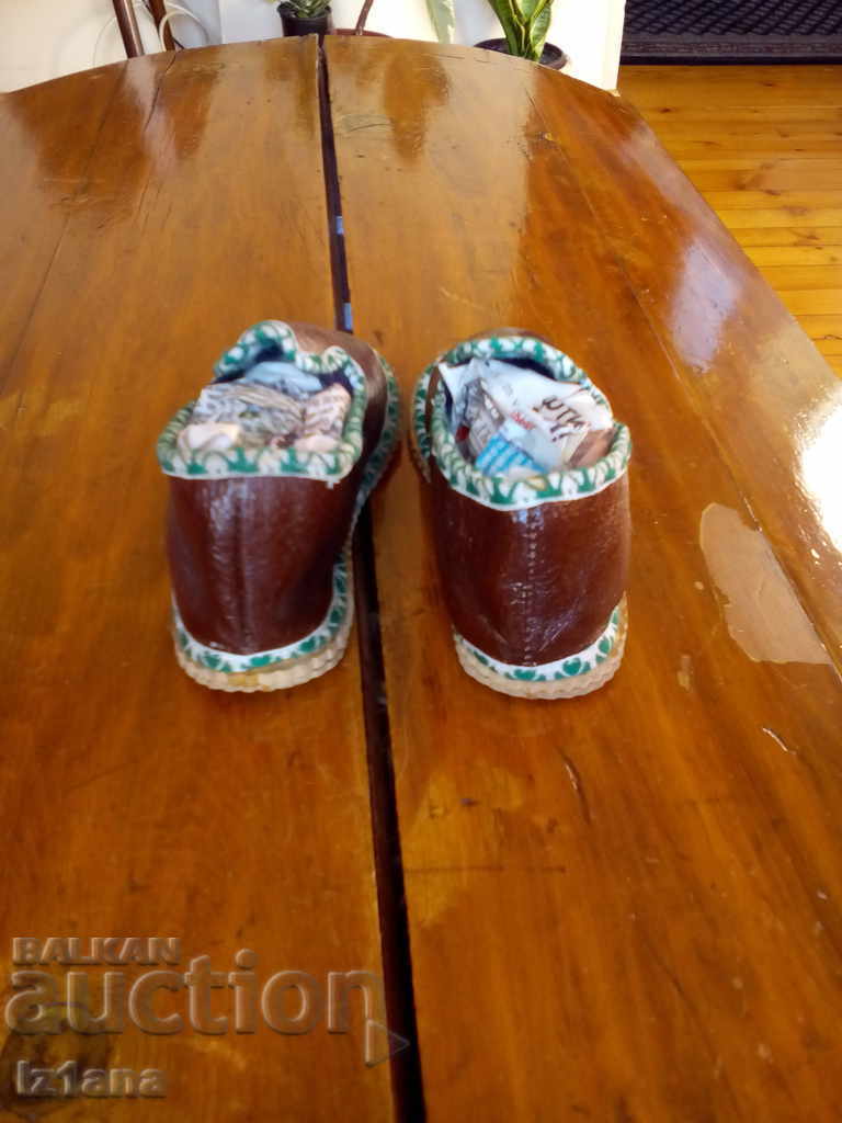 Аукцион Стари детски пантофи,обувки Аукцион Стари детски пантофи,обувки