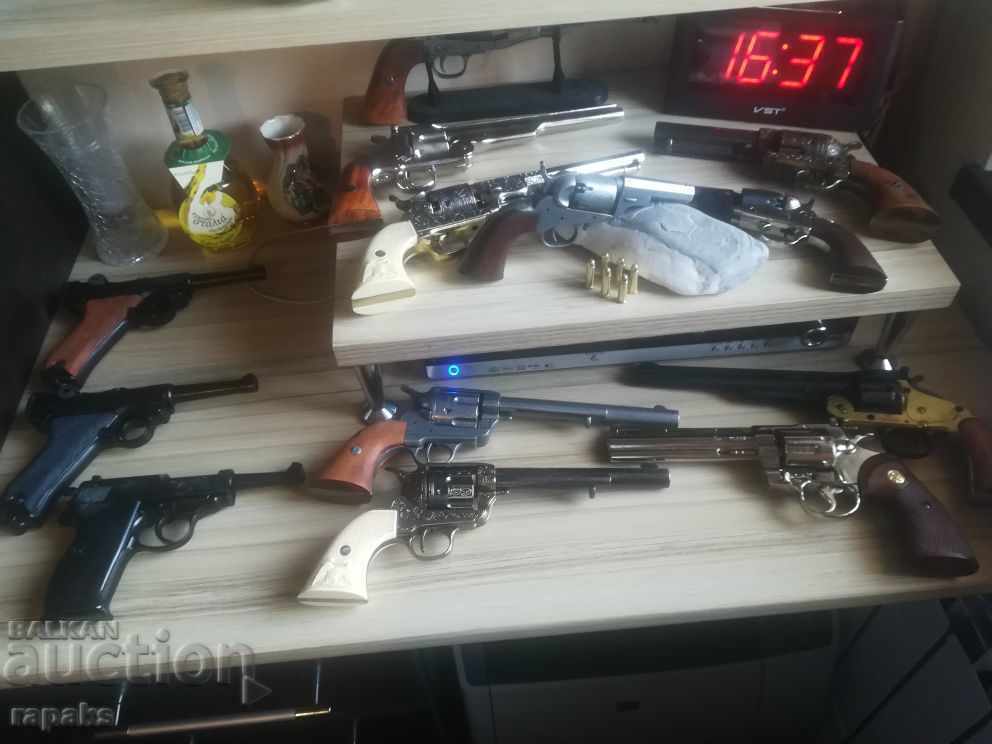 Auction Rare Kolt Model 1860 revolver pistol. Massive REPLICA Auction Rare Kolt Model 1860 revolver pistol. Massive REPLICA