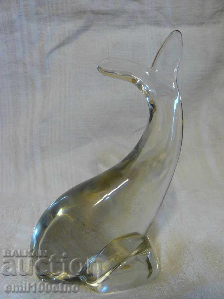 Масивна стъклена фигура - преспапие с форма на  Риба
