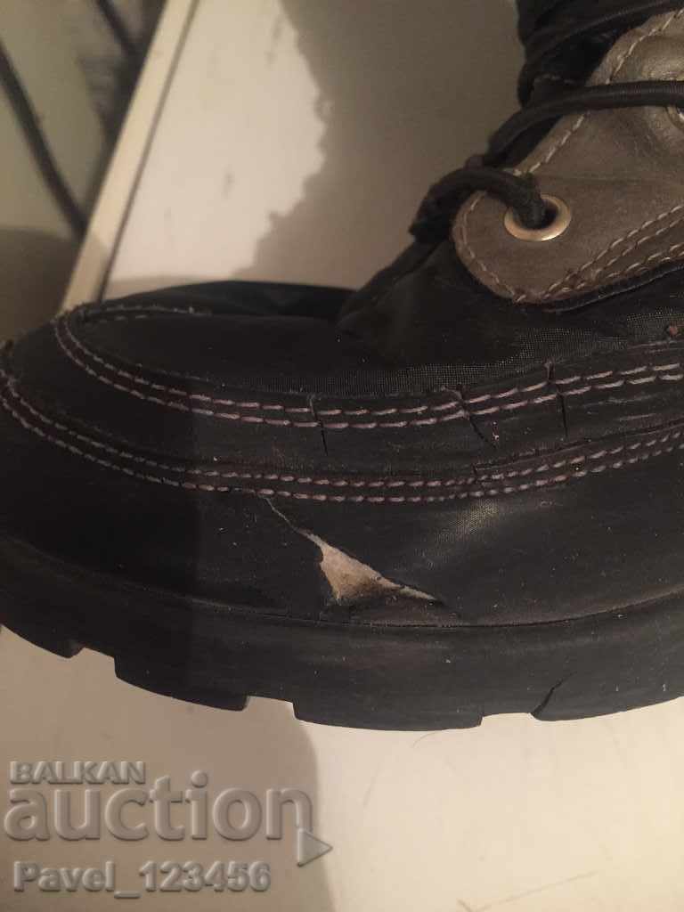 Delivery of Women's boots with defects !!!