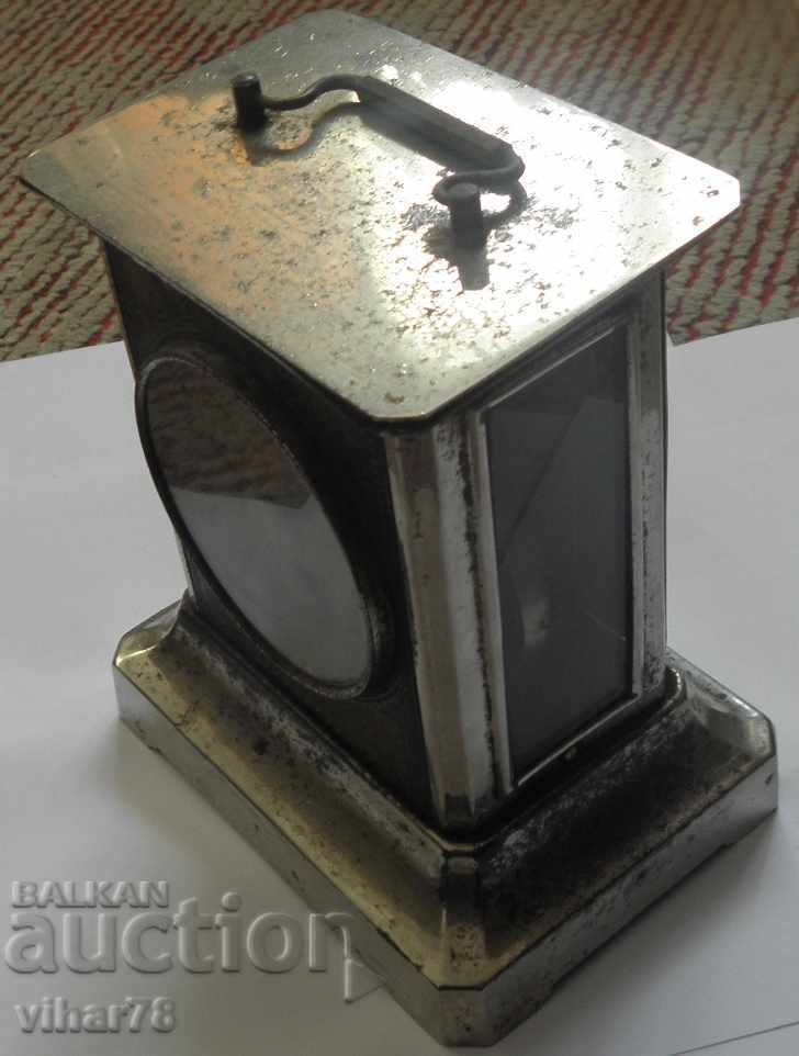 Livrarea Ceas de masă vechi JUNGHANS-YUNGKHANS cu lanternă Livrarea Ceas de masă vechi JUNGHANS-YUNGKHANS cu lanternă