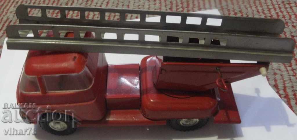 Auction  OLD METAL FIRE TRUCK