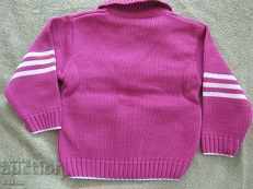 Vesta noua pentru bebelusi cu broderie pentru fete cu preț 10.00 BGN | € 5.11 Vesta noua pentru bebelusi cu broderie pentru fete cu preț 10.00 BGN | € 5.11