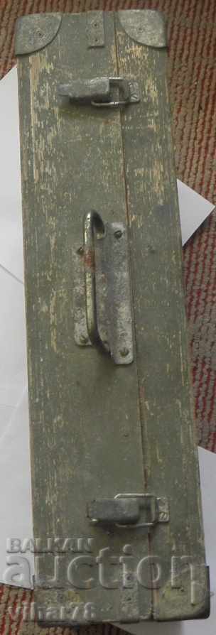 Auction OLD WOODEN SUITCASE Auction OLD WOODEN SUITCASE