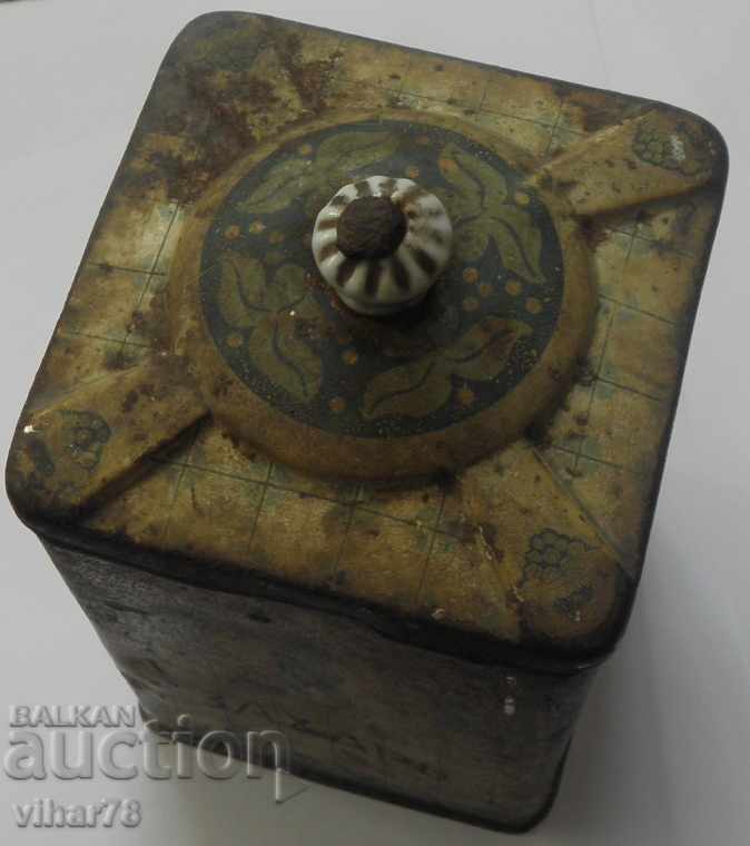 Licitație CUTIE VECHE DE TINICHEA PENTRU ZAHĂR