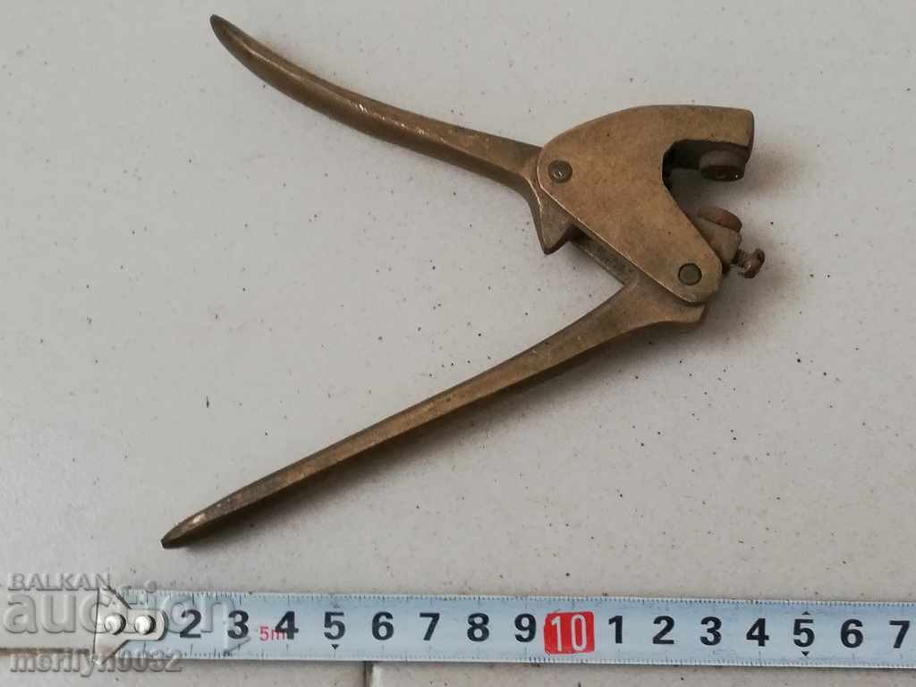 Delivery of Pliers made of bronze, seal, oil seal Delivery of Pliers made of bronze, seal, oil seal