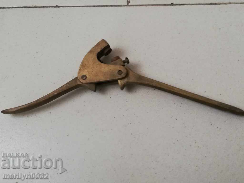 Pliers made of bronze, seal, oil seal - 6 Pliers made of bronze, seal, oil seal - 6