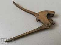 Pliers made of bronze, seal, oil seal