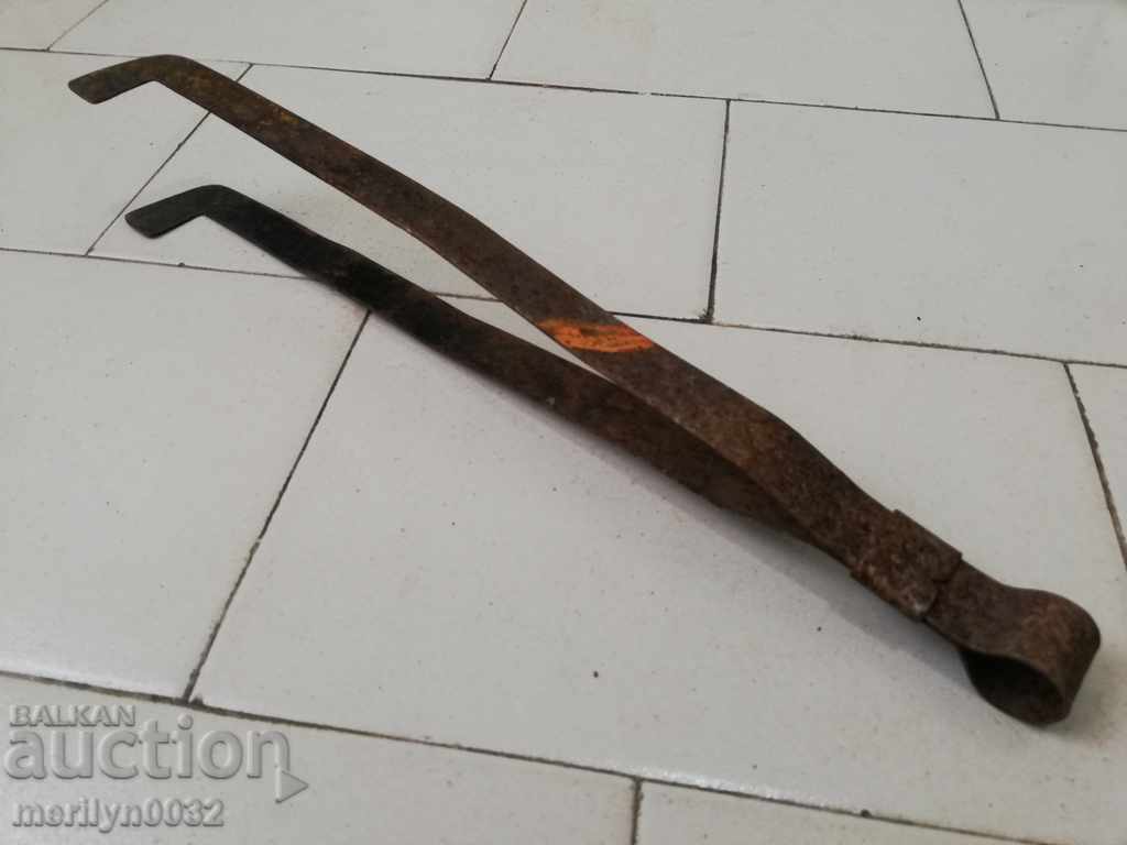 Παράδοση Παλιά το πόκερ, λαβίδες, σφυρήλατο σίδερο pishnik Παράδοση Παλιά το πόκερ, λαβίδες, σφυρήλατο σίδερο pishnik