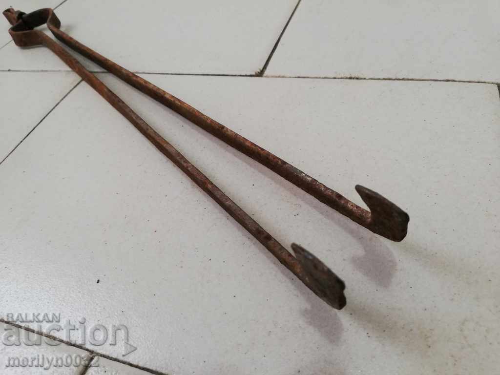 Δημοπρασία Παλιά το πόκερ, λαβίδες, σφυρήλατο σίδερο pishnik