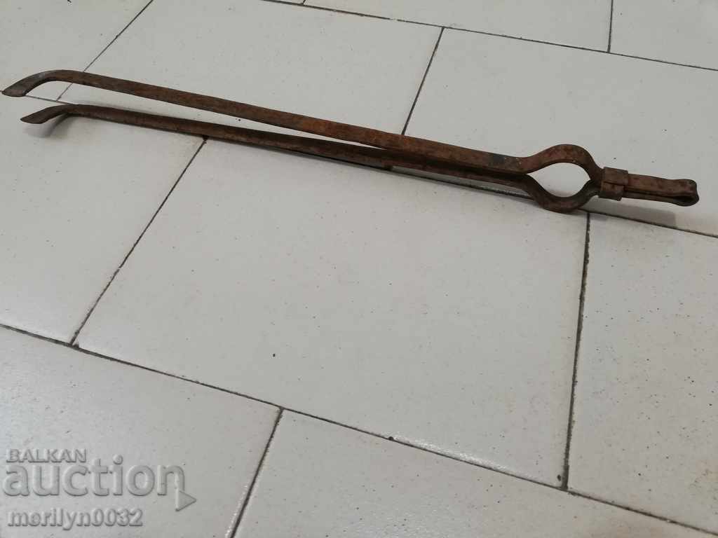 Παράδοση Παλιά το πόκερ, λαβίδες, σφυρήλατο σίδερο pishnik