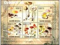 Чисти марки в малък лист Гъби 2009 от Гвинея Бисау