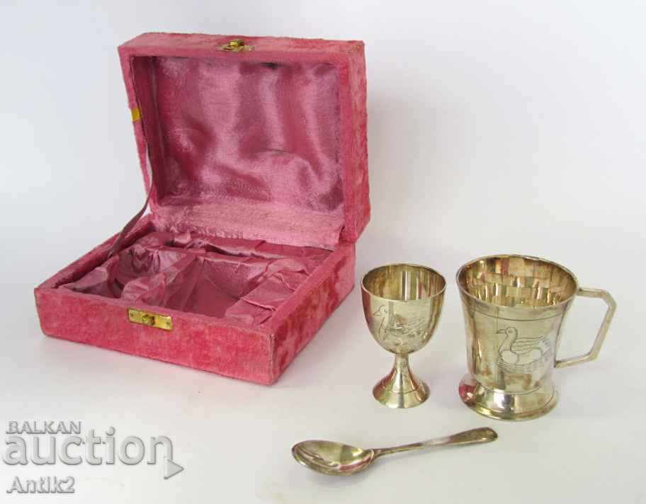 Delivery of Antique Baby Baby Service. Serrated