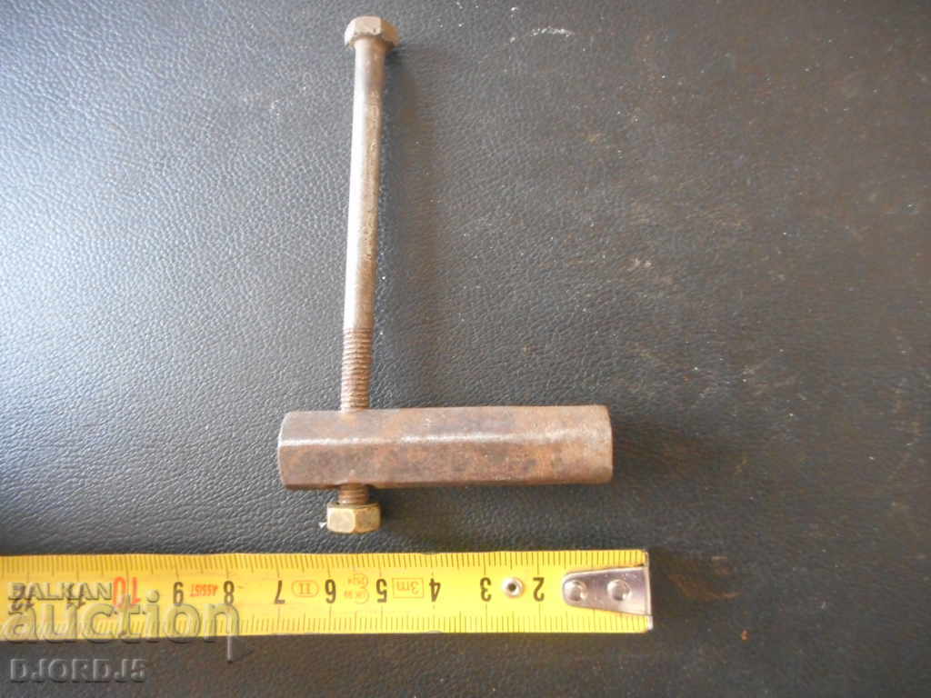 Auction  A little tubular switch, hexagram