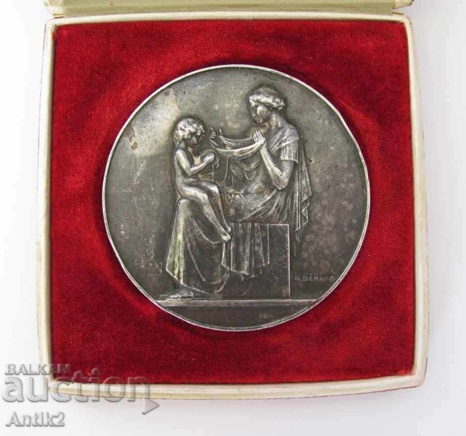 Delivery of Silver Author's Medallion 1920years.