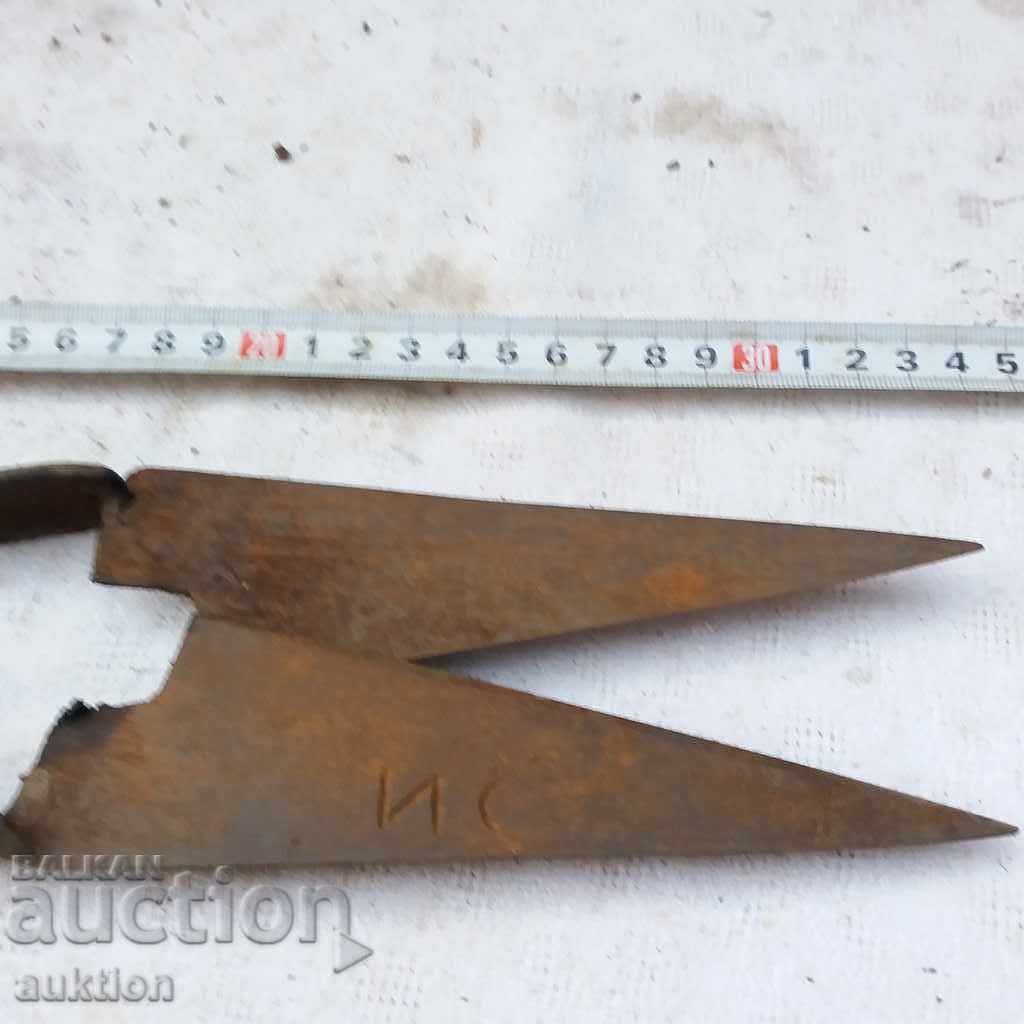 OLD HORSE SHOES FOR SHOULDER CUTTING with price 3.69 BGN | € 1.89 OLD HORSE SHOES FOR SHOULDER CUTTING with price 3.69 BGN | € 1.89