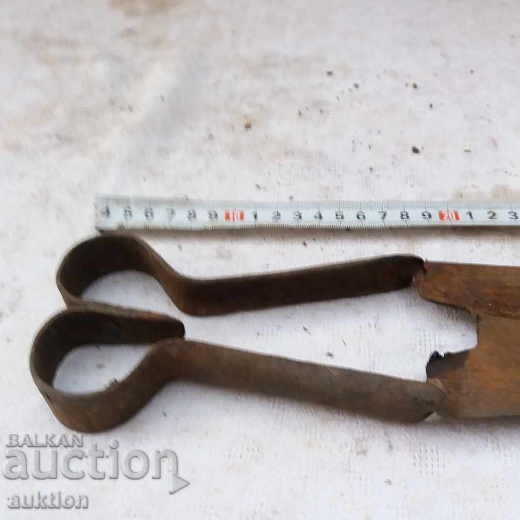 OLD HORSE SHOES FOR SHOULDER CUTTING - 5 OLD HORSE SHOES FOR SHOULDER CUTTING - 5